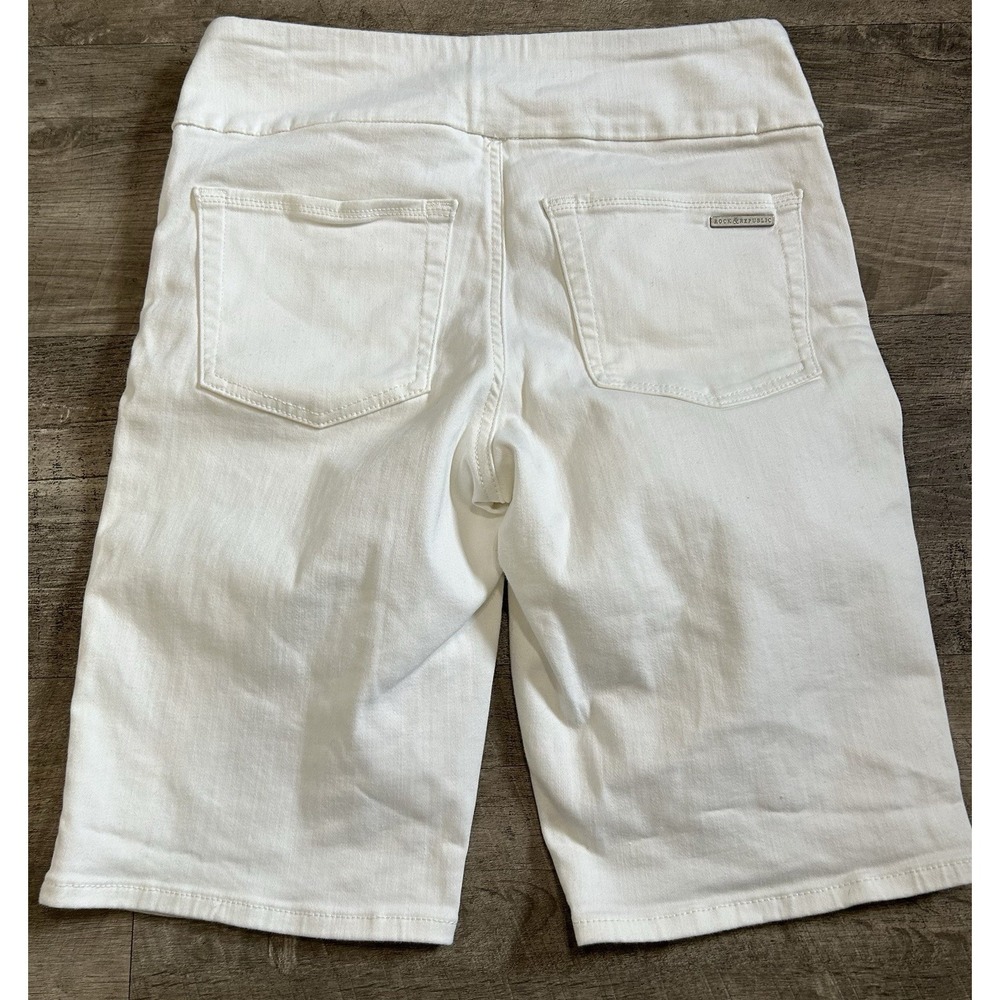 Rock & Republic White Denim Stretch Shorts Size 8 Fever Bermuda Pull On Mid Rise